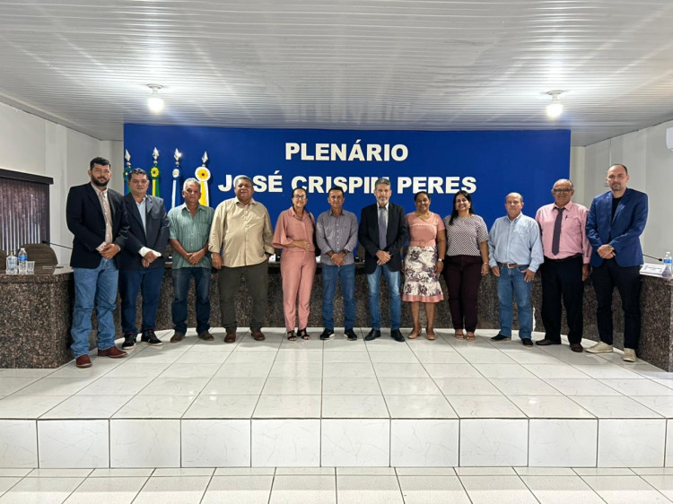 Câmara Municipal empossa Davino Bulhoes como vereador